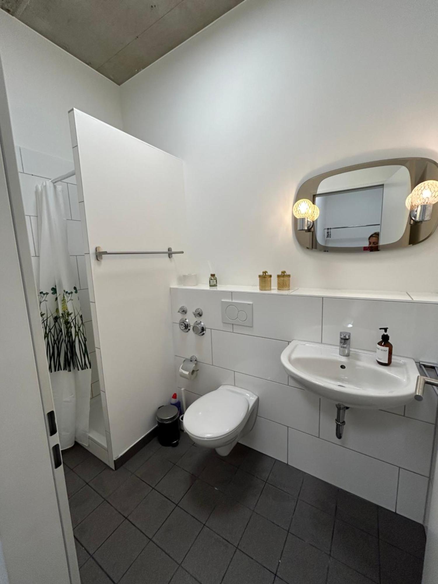 35 Qm Grosses Apartment Mit Eigenem Badezimmer In Den Elbvororten Hamburg Ngoại thất bức ảnh