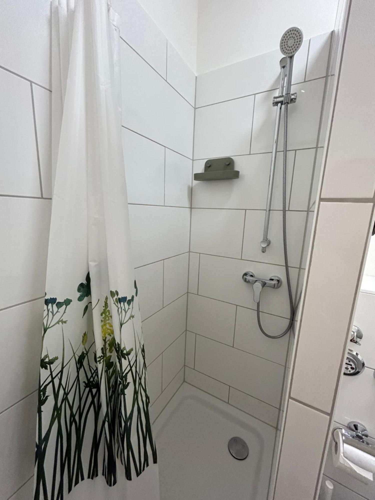 35 Qm Grosses Apartment Mit Eigenem Badezimmer In Den Elbvororten Hamburg Ngoại thất bức ảnh